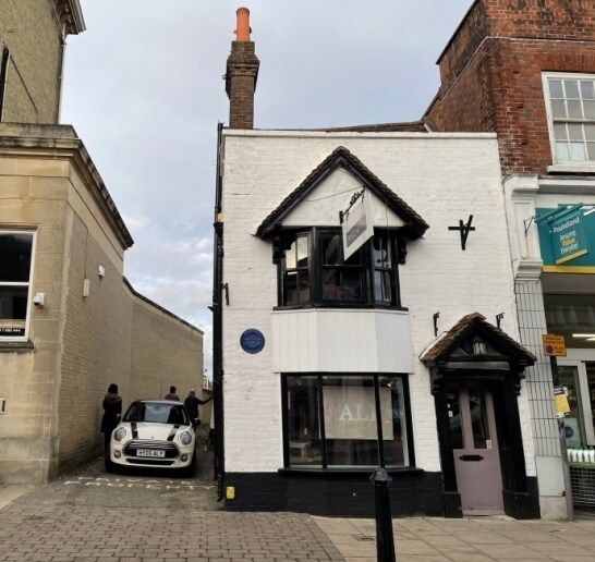 More details for 6 High St, Petersfield - Retail to Rent