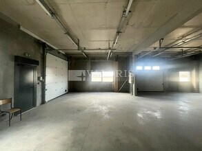 Light Industrial in Villeurbanne to rent Building Photo- Image 2 of 8