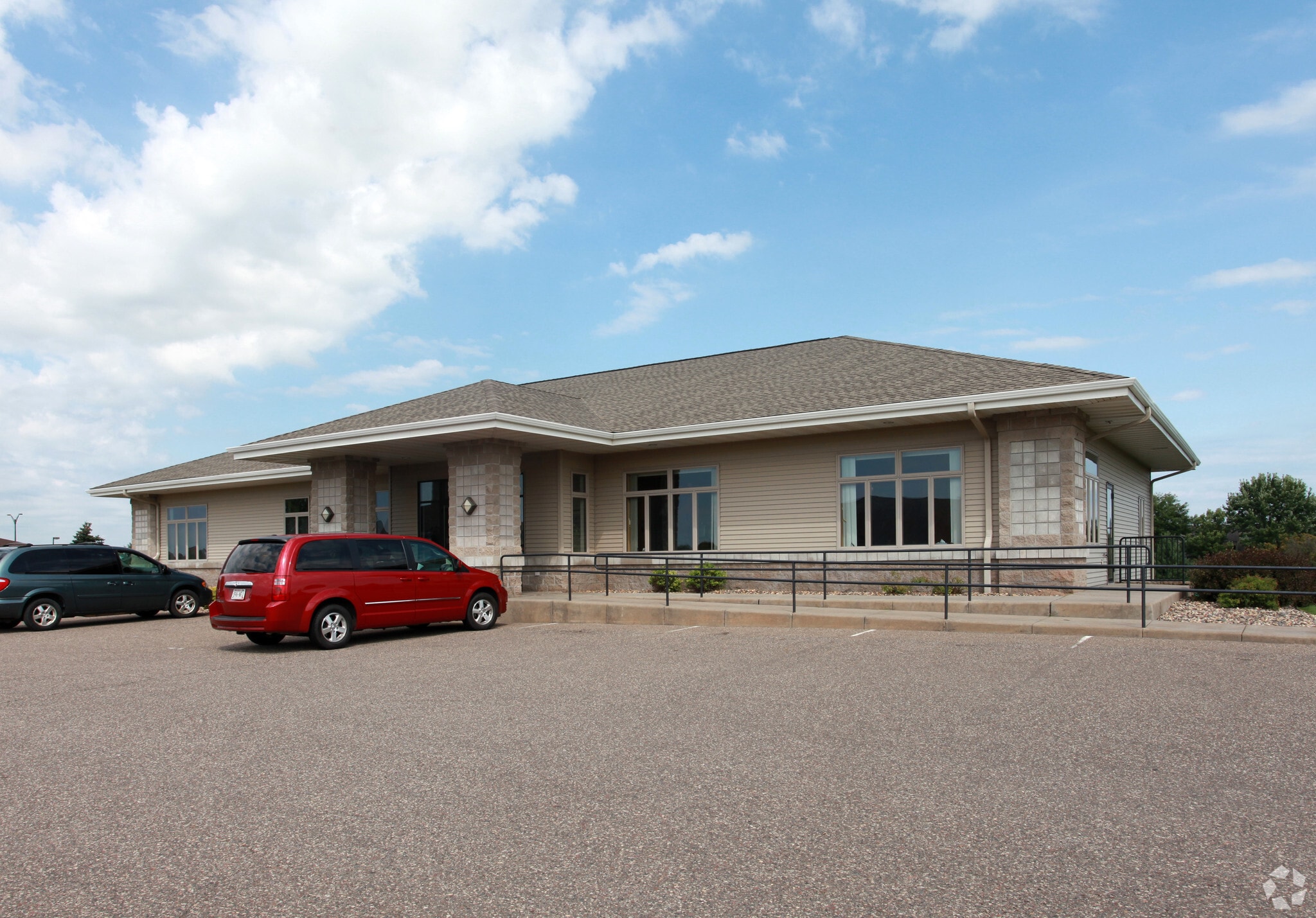 227 Meridian Dr, New Richmond, WI for sale Primary Photo- Image 1 of 16