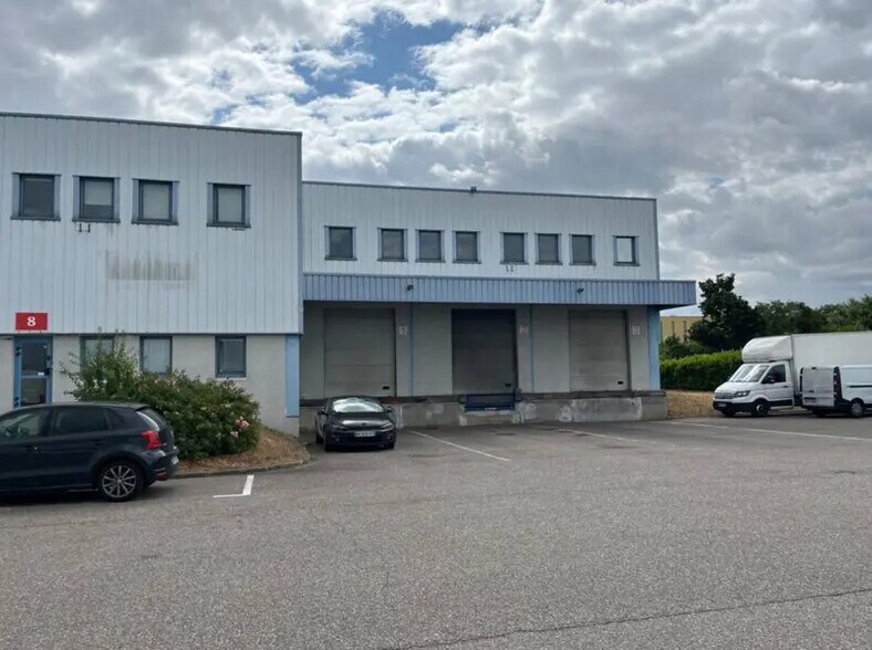 20 Rue Calmette, Genas to rent - Building Photo - Image 2 of 11