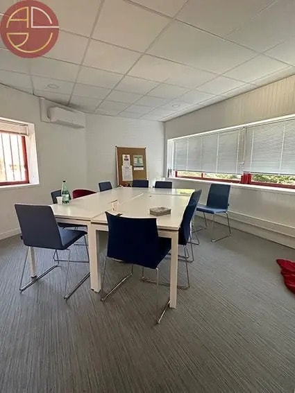 Location Bureaux 260 m² - Photo 1