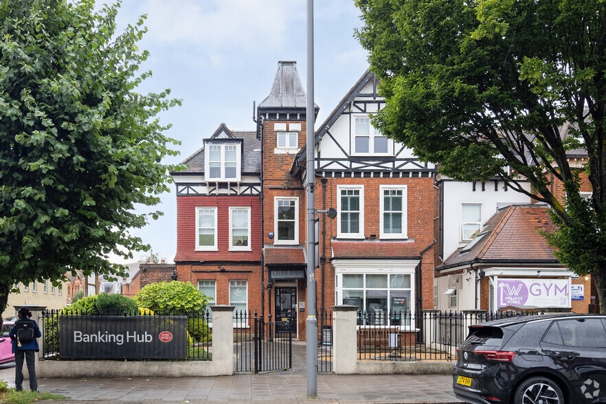 62 Station Rd, London to rent - Building Photo - Image 1 of 3