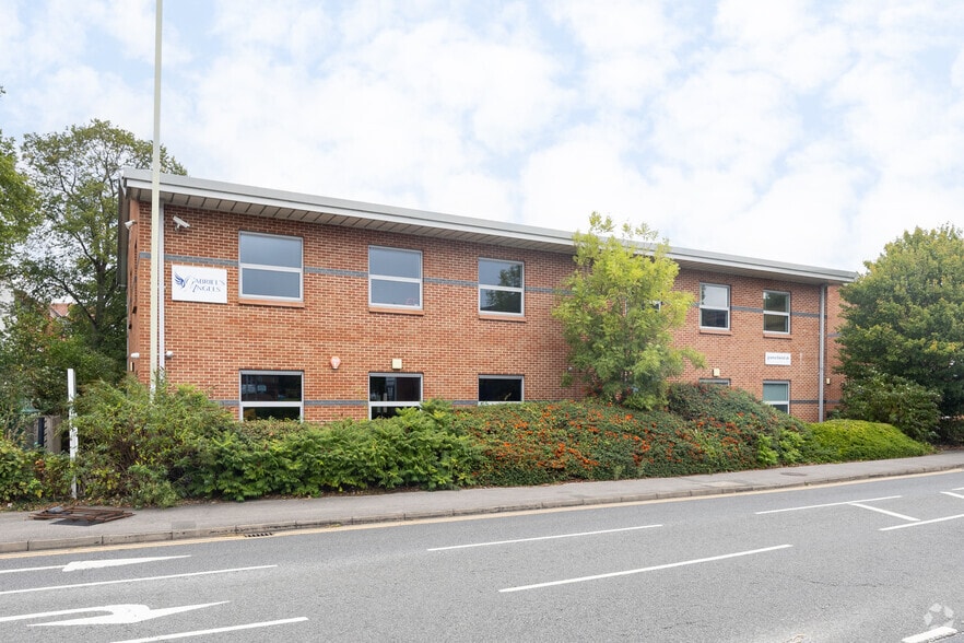 Molly Millars Ln, Wokingham to rent - Building Photo - Image 2 of 7