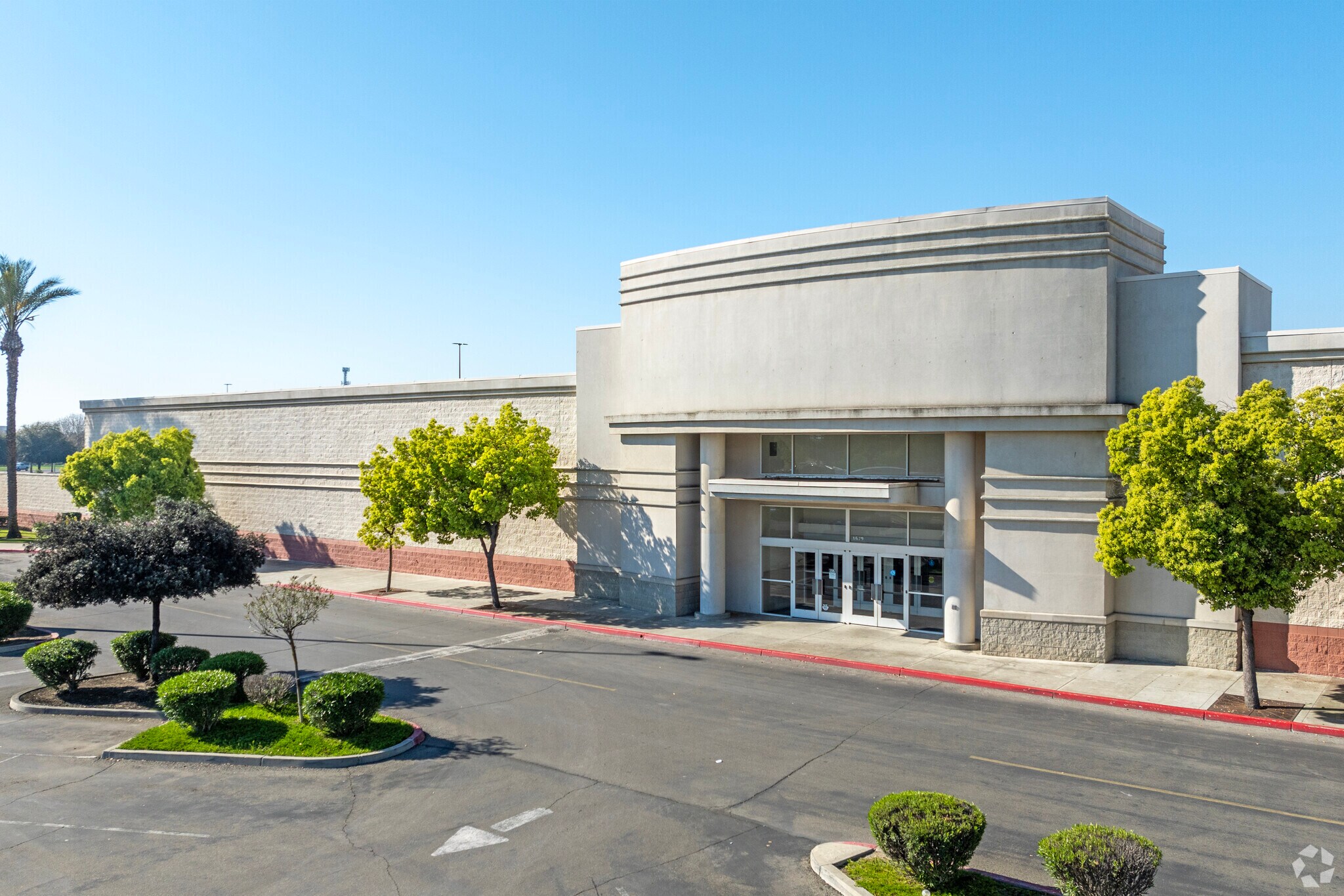 1679 W Lacey Blvd, Hanford, CA for sale Building Photo- Image 1 of 1