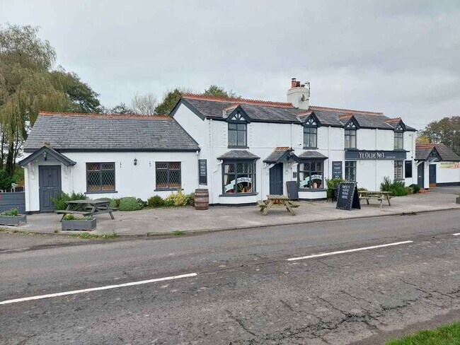 More details for 3 Lymm Rd, Altrincham - Retail to Rent