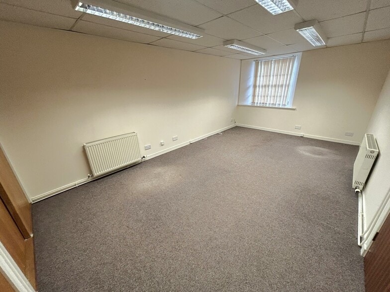 18 Castle St, Dumfries to rent - Building Photo - Image 2 of 6