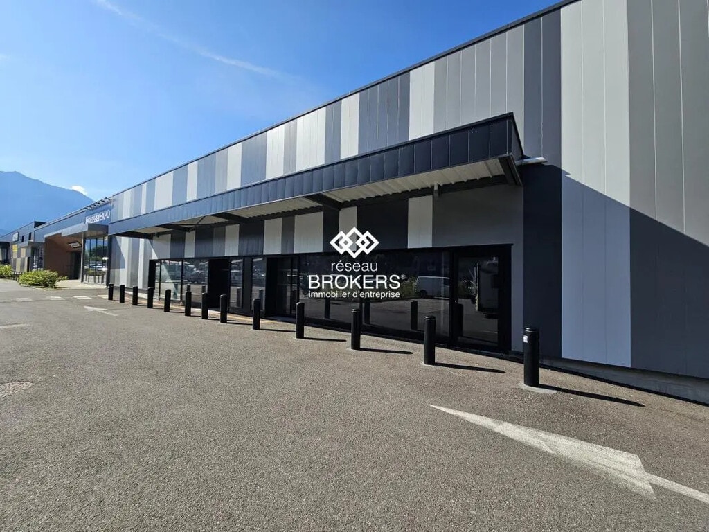 Location Commerce 332 m² - Photo 1