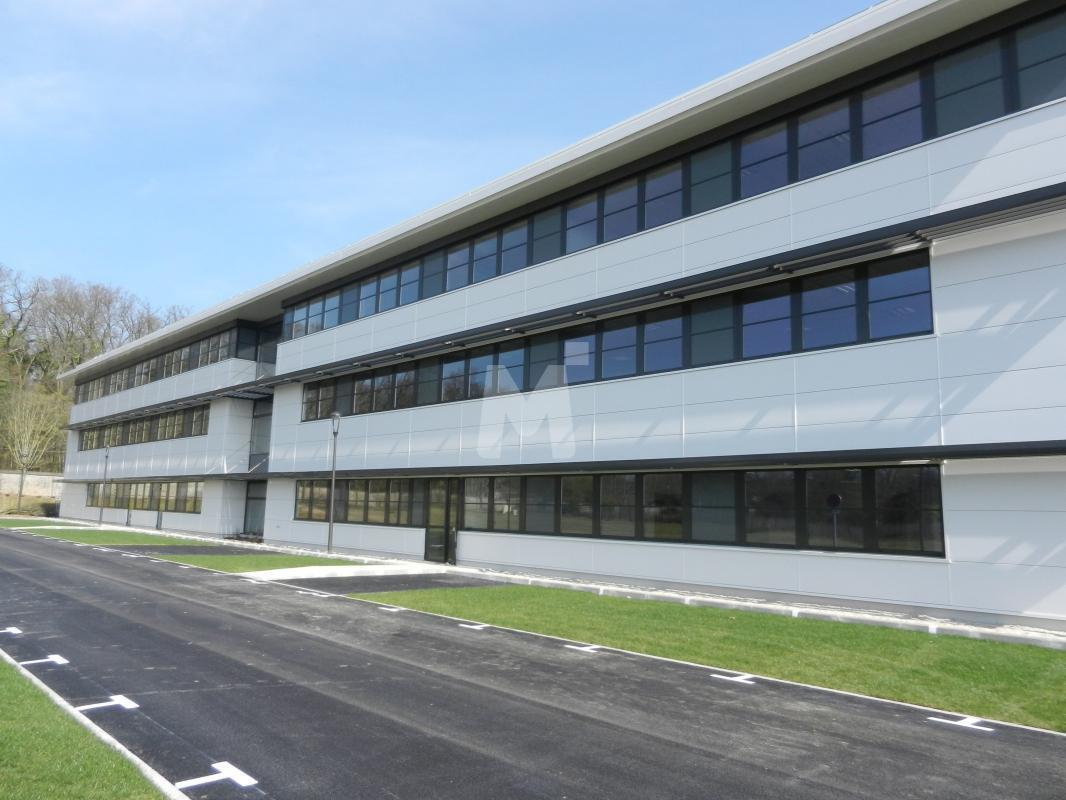Office in Bruyères-le-Châtel to rent Building Photo- Image 1 of 11