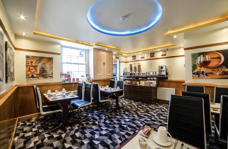 104 Warwick Way, London for sale - Building Photo - Image 3 of 27