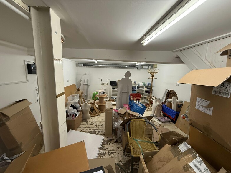 19 The Square, Petersfield to rent - Interior Photo - Image 2 of 4