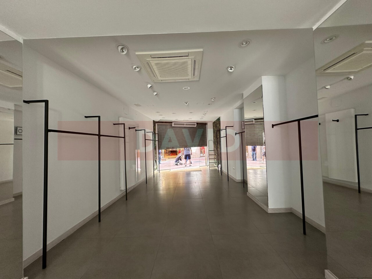 Retail in Terrassa, Barcelona to rent Interior Photo- Image 1 of 19