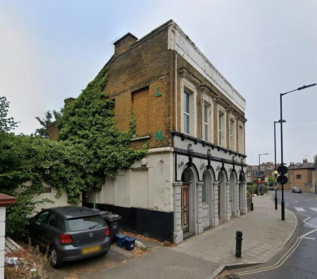36 Lauriston Rd, London to rent Building Photo- Image 1 of 9