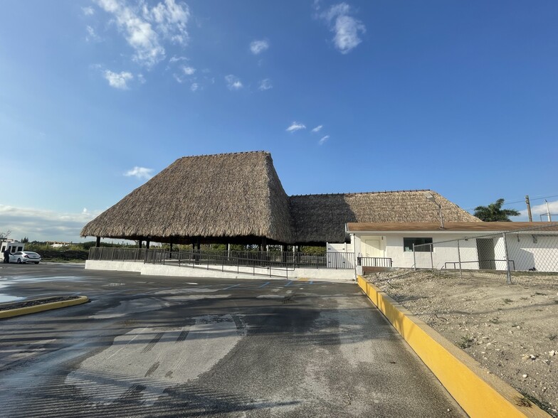 17015 W Okeechobee Rd, Hialeah, FL for sale - Building Photo - Image 1 of 1