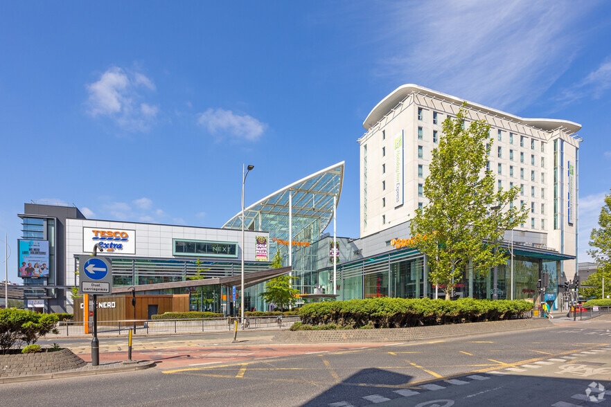 Ferensway, Hull to rent - Building Photo - Image 2 of 12