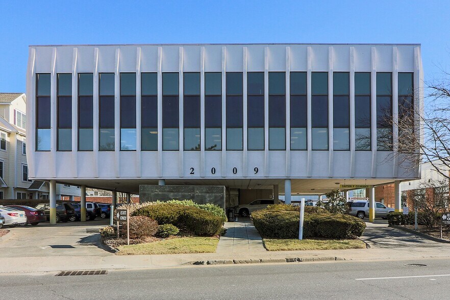2009 Summer St, Stamford, CT to rent - Building Photo - Image 2 of 15