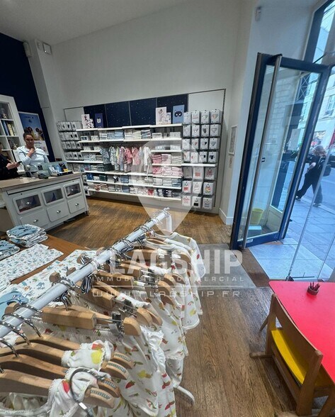 Retail in Paris to rent - Interior Photo - Image 1 of 9