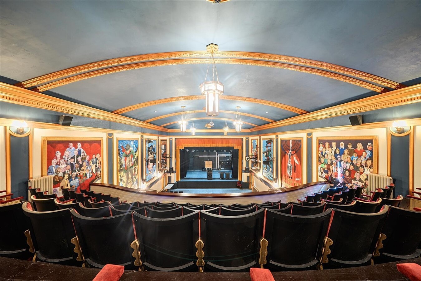 35 South St, Bridport, DOR DT6 3NY - Unit Theatre -  - Interior Photo - Image 1 of 20