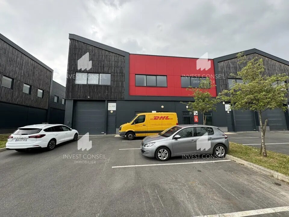 Light Industrial in Cormeilles-en-Parisis to rent Primary Photo- Image 1 of 9