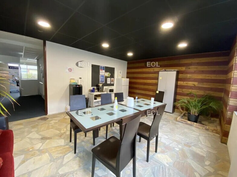 Light Industrial in Les Ulis to rent - Interior Photo - Image 2 of 5