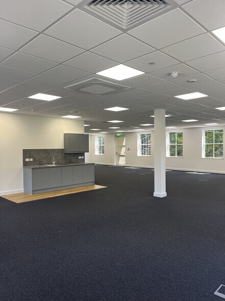 Portsmouth Rd, Send to rent - Building Photo - Image 3 of 4