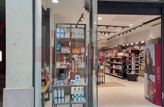 Retail in Girona, Gerona to rent Interior Photo- Image 1 of 5