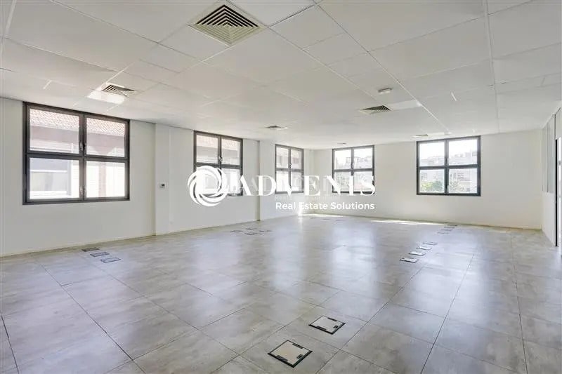 Office in Joinville-le-Pont to rent - Building Photo - Image 2 of 9