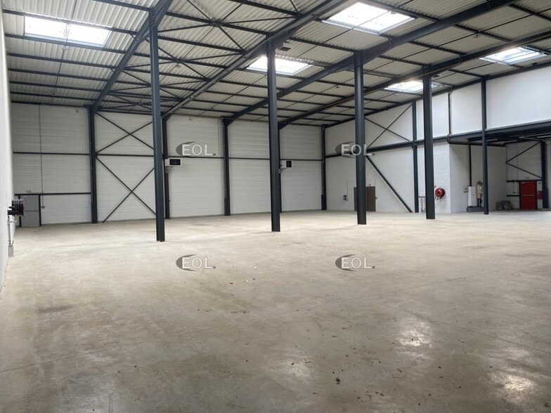 Industrial in Heyrieux to rent - Interior Photo - Image 2 of 14