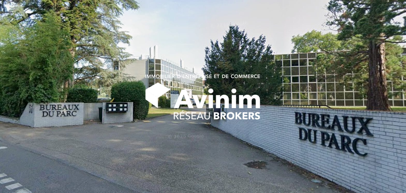 Office in Tassin-la-Demi-Lune for sale Building Photo- Image 1 of 7