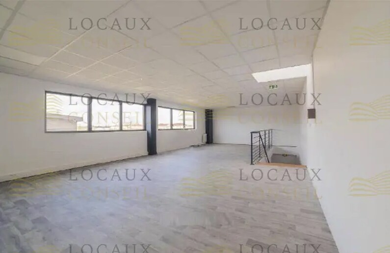 Light Industrial in Cormeilles-en-Parisis to rent Interior Photo- Image 1 of 2