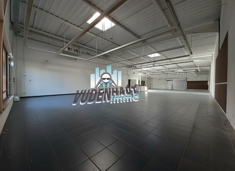 Retail in Portet-sur-Garonne to rent - Interior Photo - Image 2 of 9