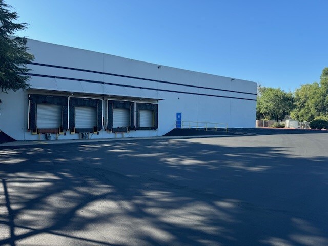 550 Carnegie St, Manteca, CA for rent - Building Photo - Image 3 of 10