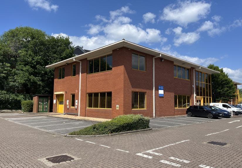 6 Fleming Way, Crawley for sale - Primary Photo - Image 1 of 1