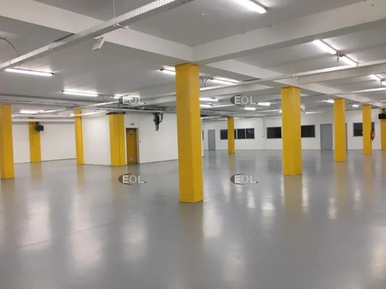 Light Industrial in Créteil to rent - Interior Photo - Image 2 of 5