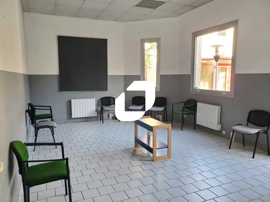 Office in Tremblay-en-France to rent Interior Photo- Image 1 of 14