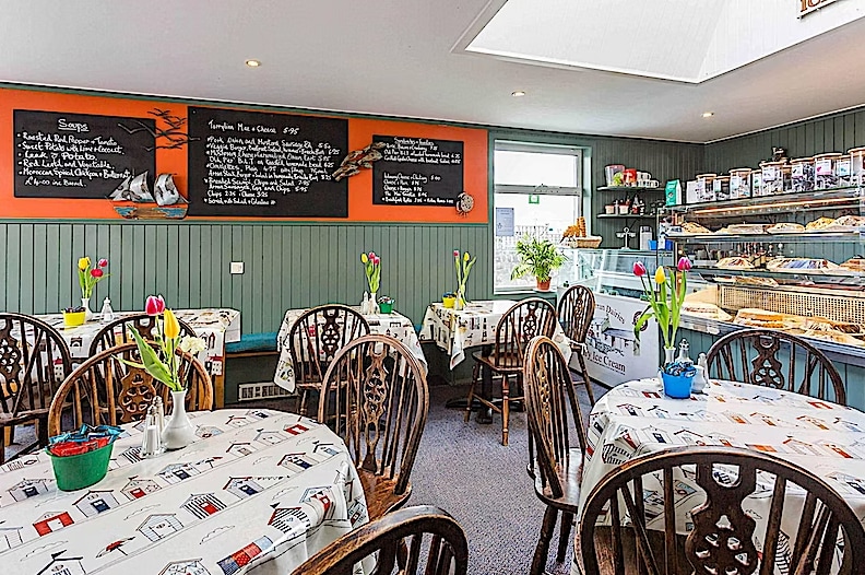 Shore Rd, Isle Of Arran for sale - Interior Photo - Image 3 of 6