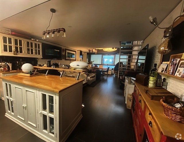 Madrid, MAD 28037 -  -  - Interior Photo - Image 1 of 5