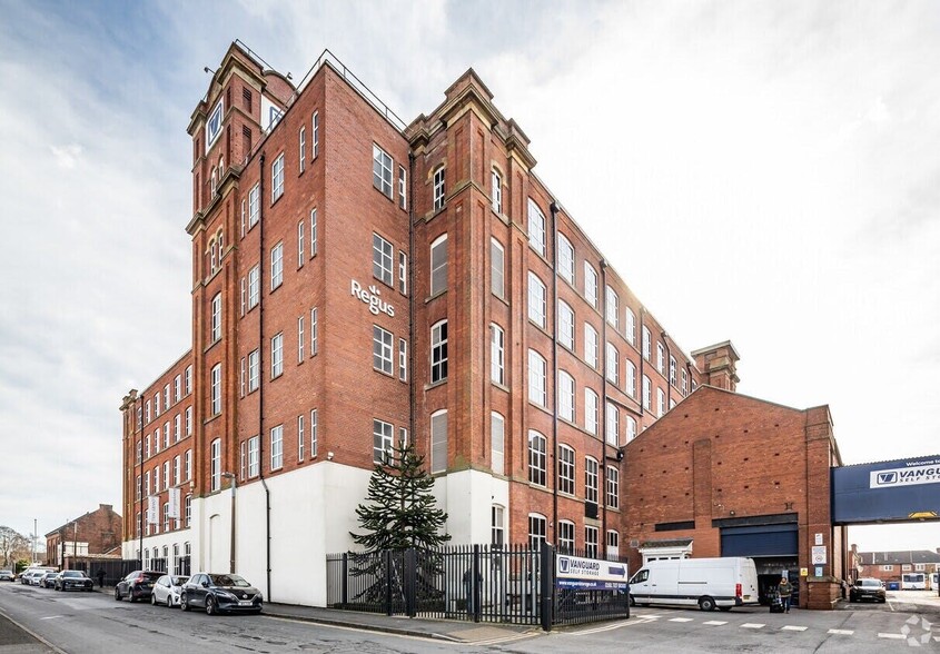 Lees St, Manchester to rent - Building Photo - Image 1 of 4