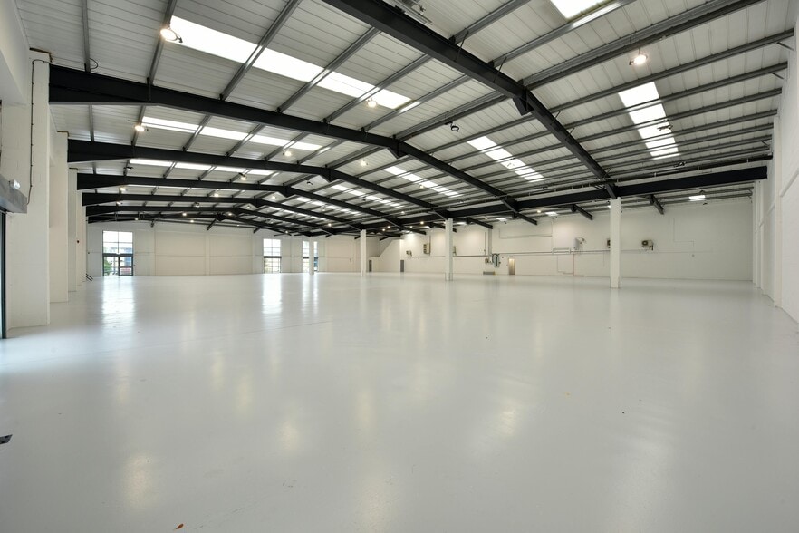 Castlehill Industrial Estate, Horsfield Way Way, Stockport to rent - Building Photo - Image 3 of 7