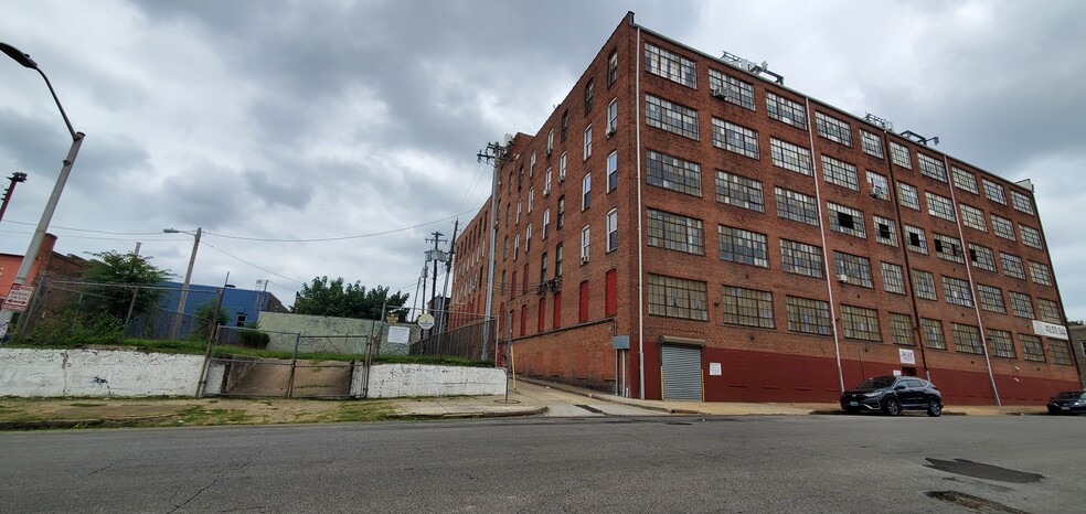 208 S Pulaski St, Baltimore, MD for rent - Building Photo - Image 2 of 20