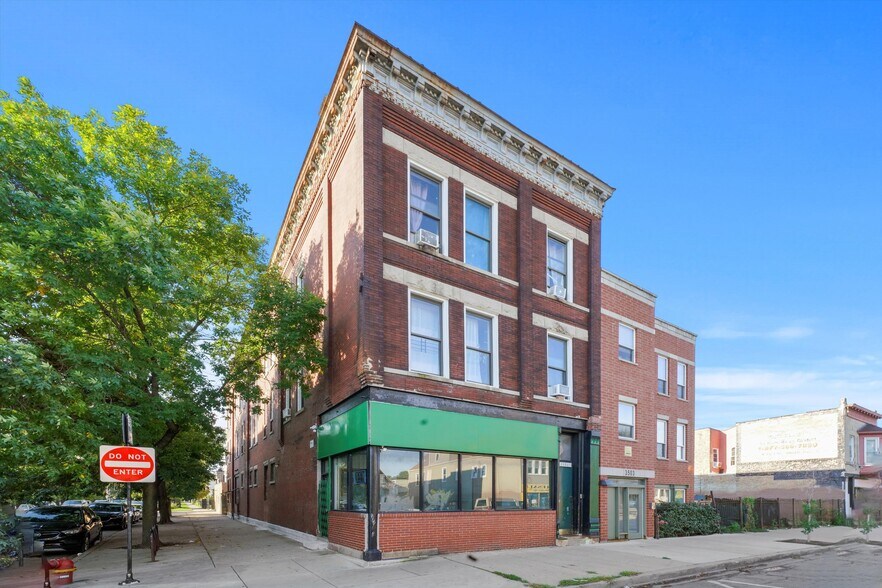 3501 W Armitage Ave, Chicago, IL for rent - Primary Photo - Image 1 of 31