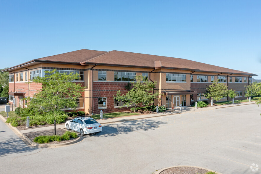 12075 N Corporate Pky, Mequon, WI for rent - Building Photo - Image 1 of 10