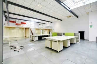 Light Industrial in Pantin for sale Interior Photo- Image 1 of 14