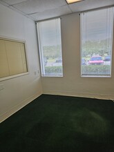 6501 Arlington Expy, Jacksonville, FL for rent Interior Photo- Image 2 of 7