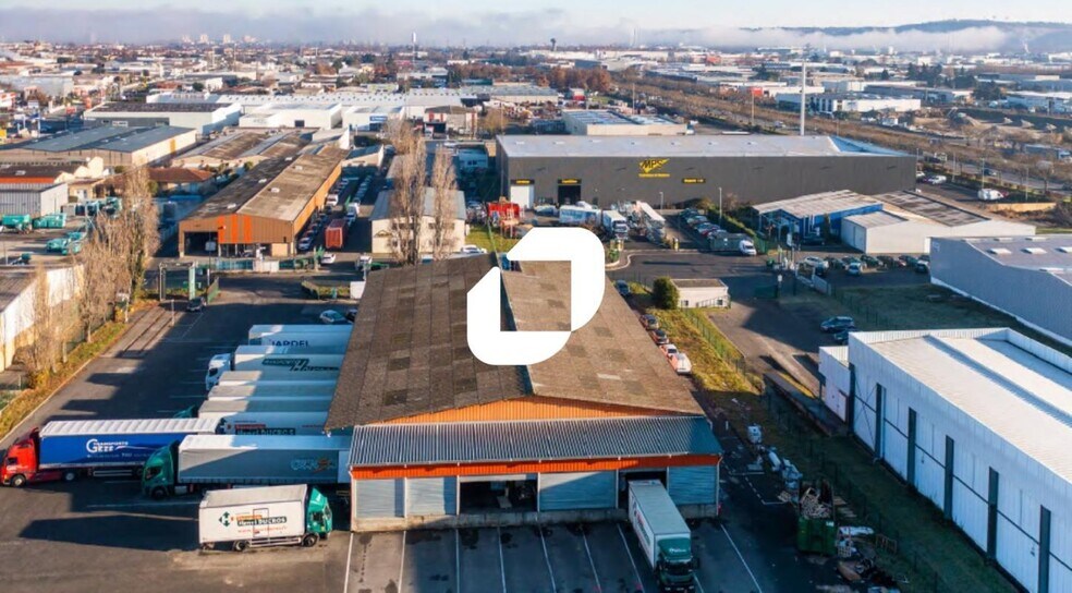 Industrial in Toulouse to rent - Aerial - Image 3 of 5