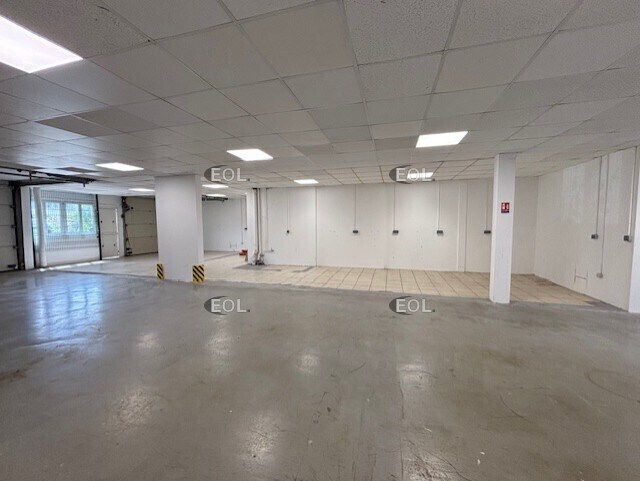 Industrial in Les Ulis to rent Building Photo- Image 1 of 14