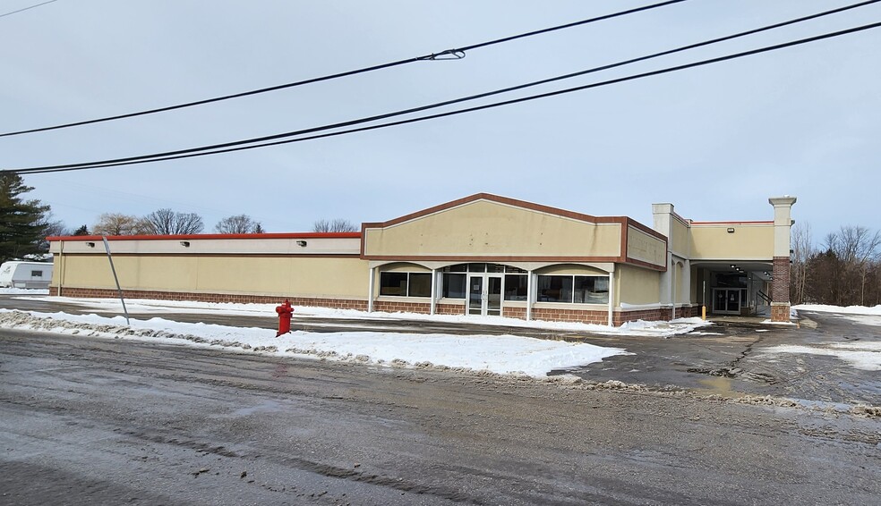 705-707 N Main St, Brillion, WI for rent - Building Photo - Image 1 of 3