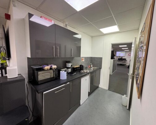 St George Sq, Bolton to rent Interior Photo- Image 1 of 4