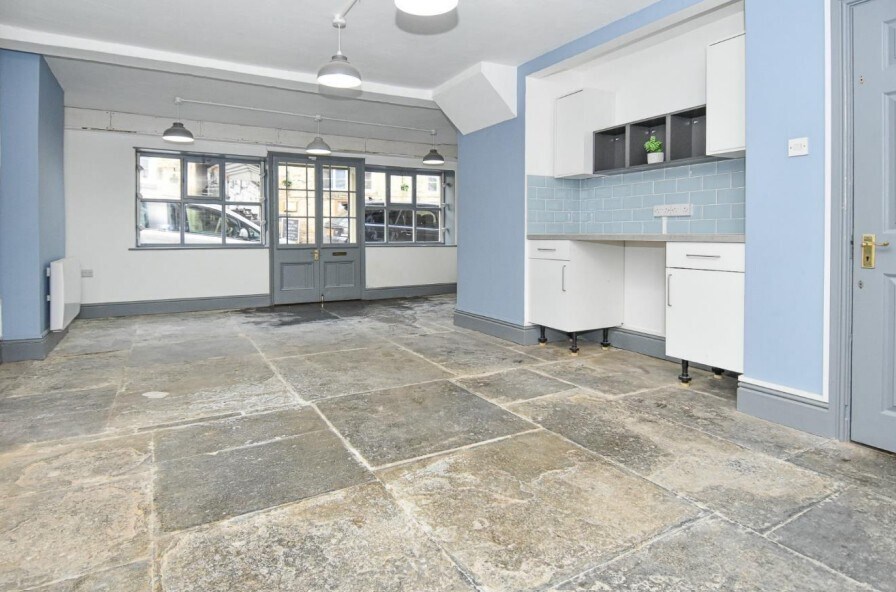 Church Street, Wedmore to rent Interior Photo- Image 1 of 2