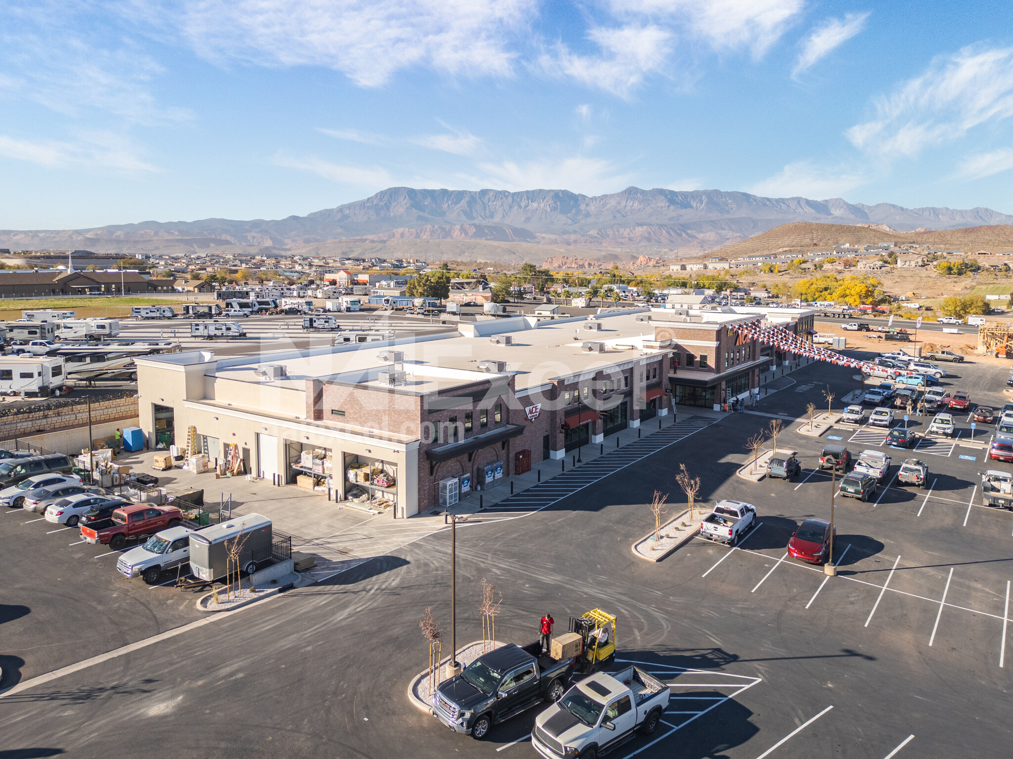 Anchored Retail Pads in Hurricane portfolio of 2 properties for sale on LoopNet.co.uk Building Photo- Image 1 of 6