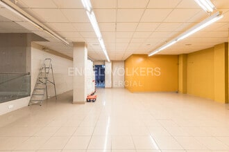 Retail in Barcelona, Barcelona to rent Interior Photo- Image 2 of 18
